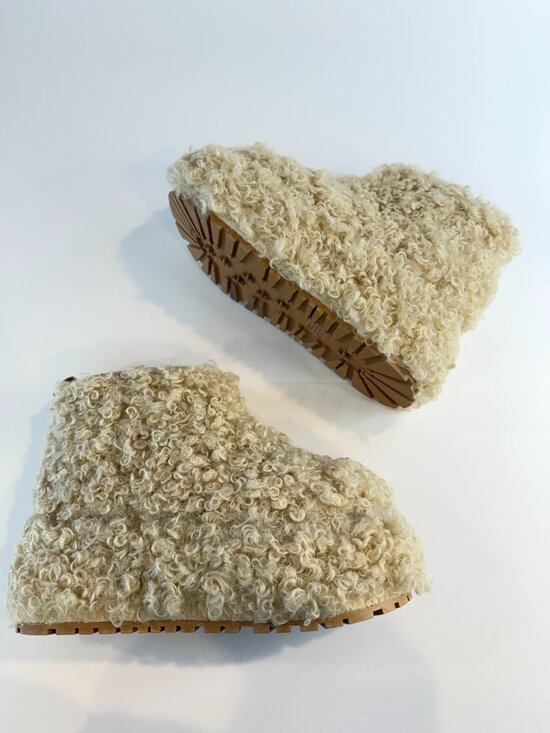 Sugar Thrillz Dolls Kill Sherpa Best Park Ankle Booties Size 8 Faux Fur Teddy - Picture 3 of 12